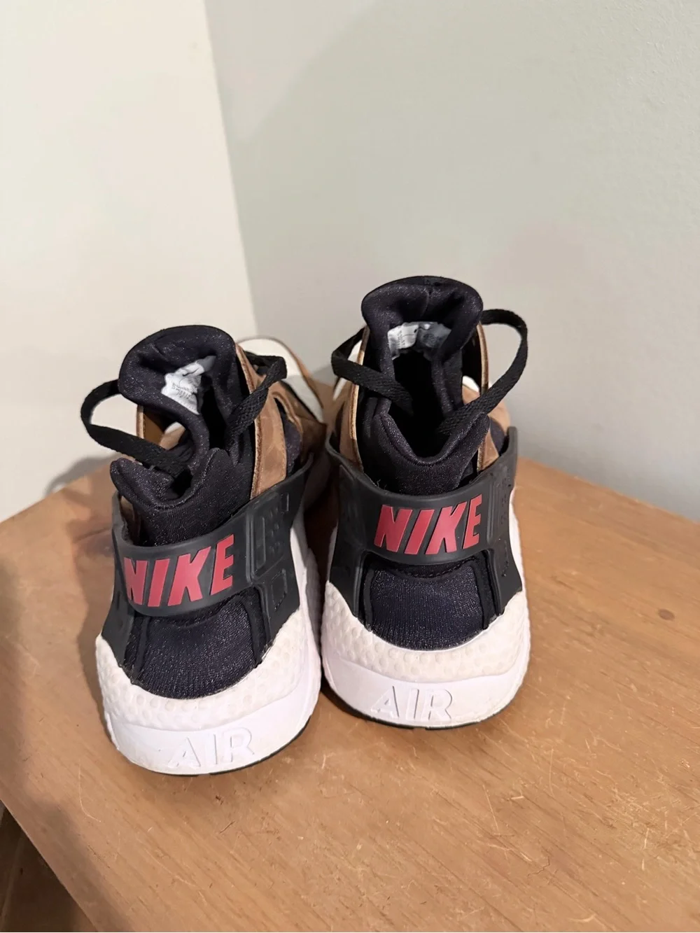 Nike Air Huarache LE Bison in size 10